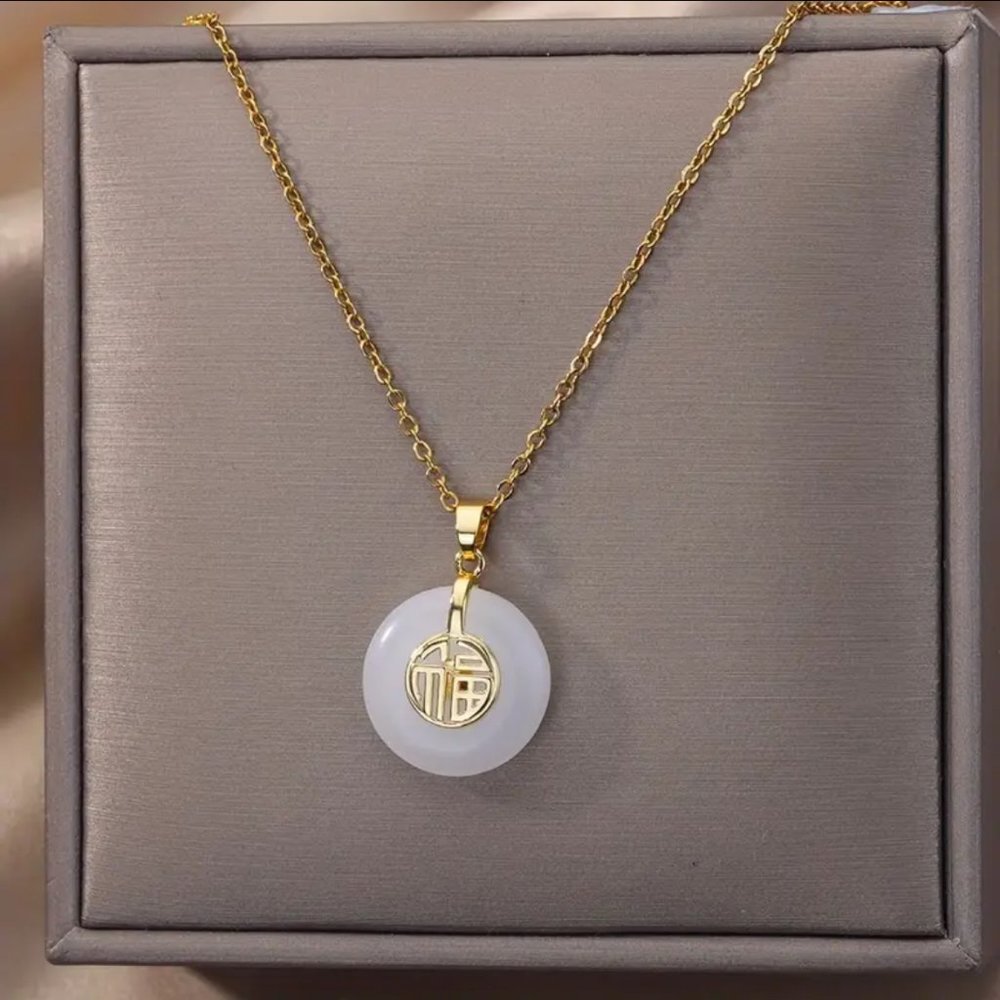Lucky Gold Pendant Necklace // NEW